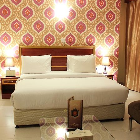 Montreal Naif Hotel Dubai Esterno foto