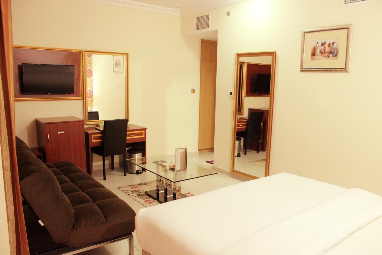 Montreal Naif Hotel Dubai Esterno foto