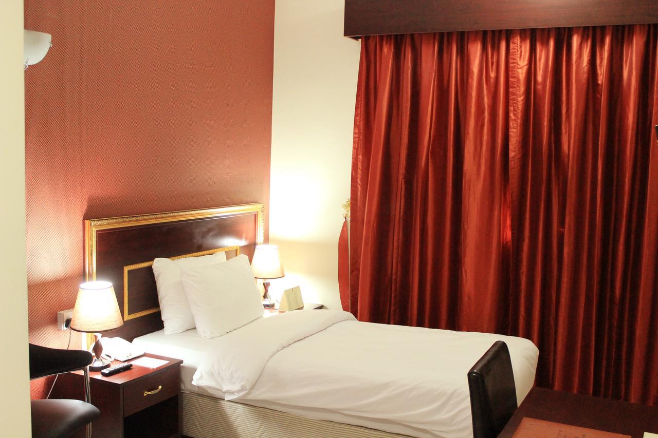 Montreal Naif Hotel Dubai Esterno foto