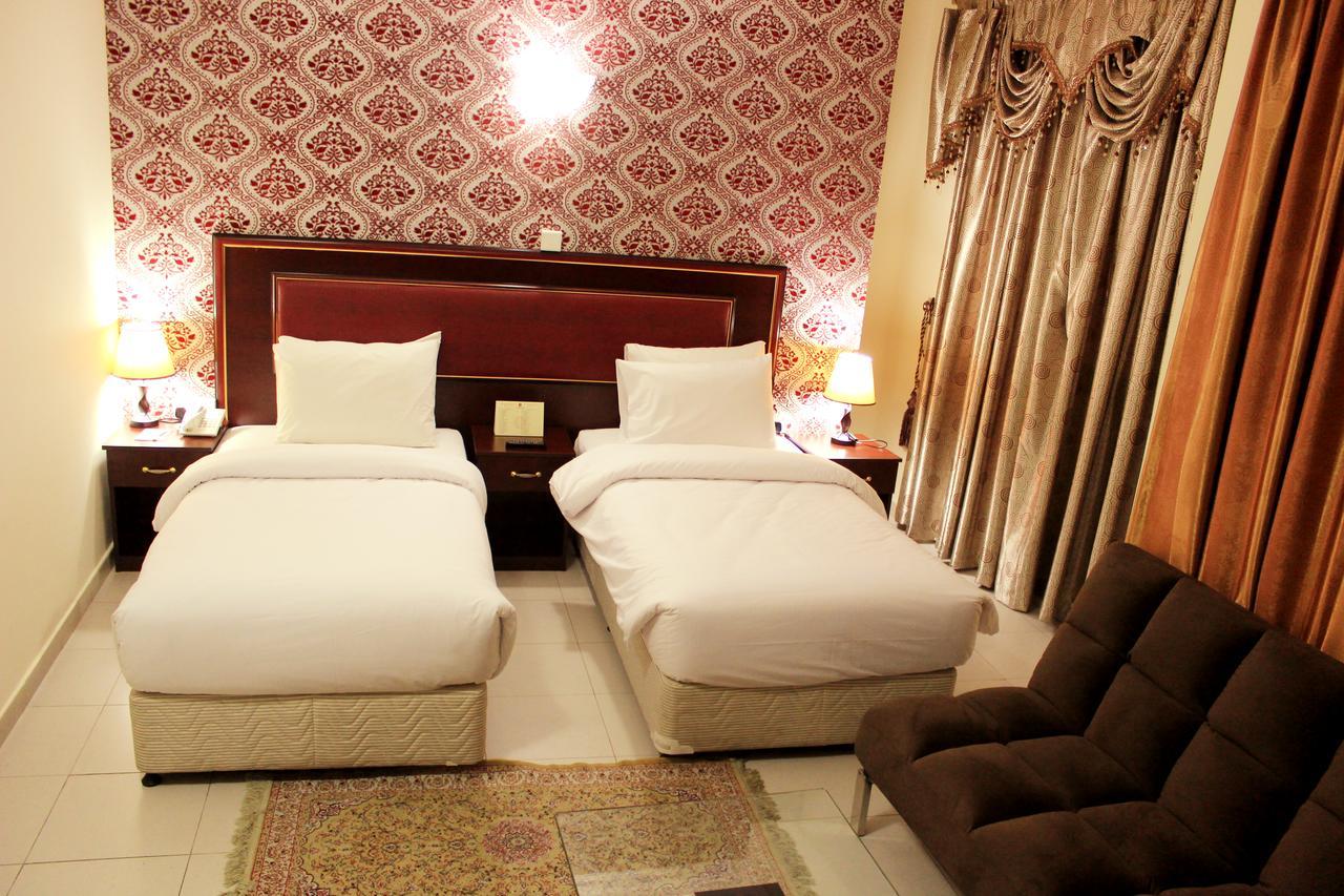 Montreal Naif Hotel Dubai Esterno foto