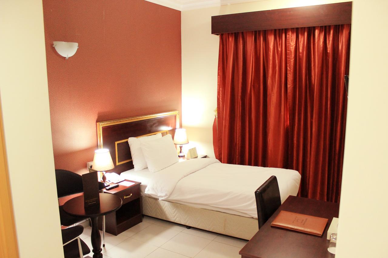 Montreal Naif Hotel Dubai Esterno foto