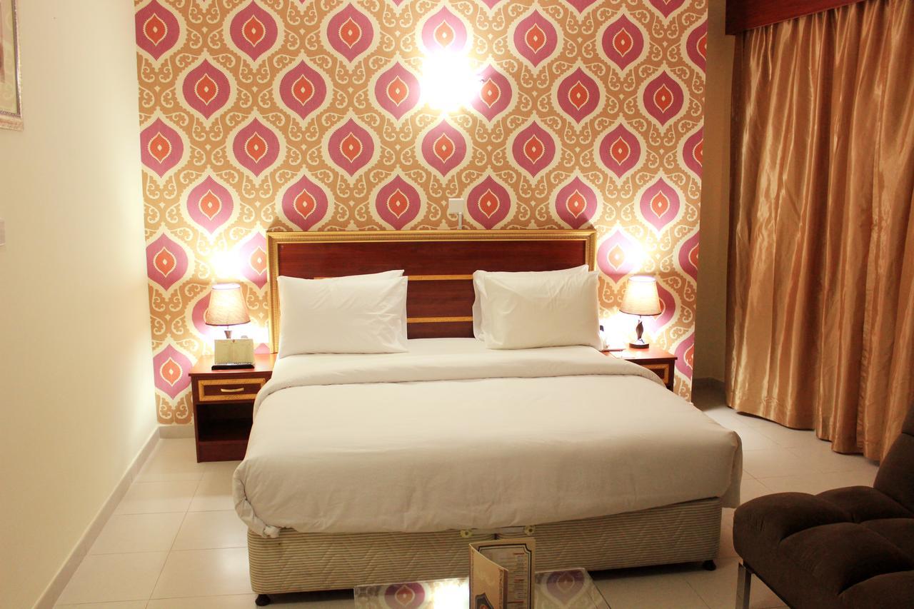 Montreal Naif Hotel Dubai Esterno foto