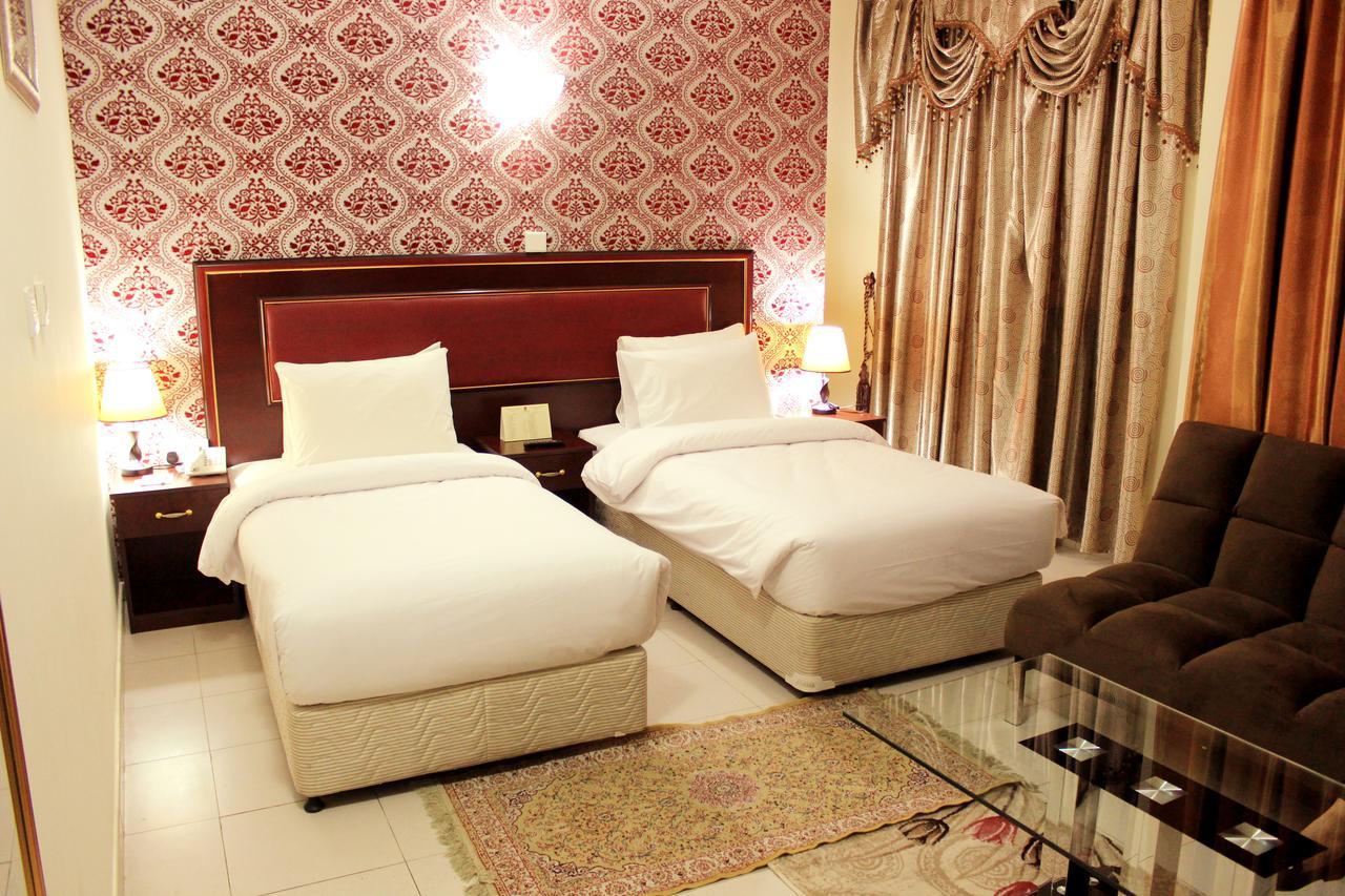 Montreal Naif Hotel Dubai Esterno foto