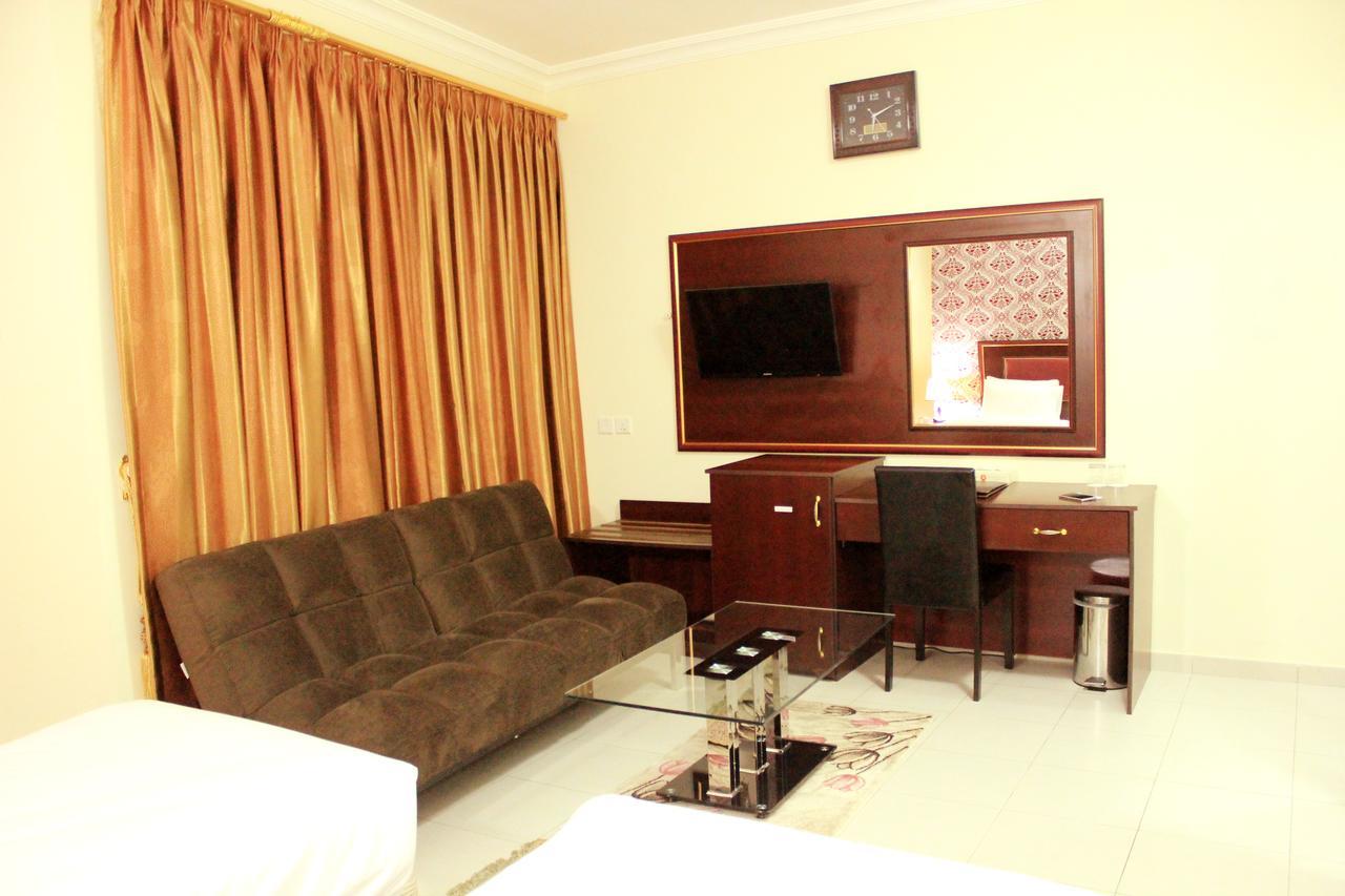 Montreal Naif Hotel Dubai Esterno foto