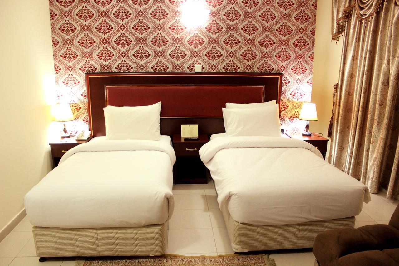 Montreal Naif Hotel Dubai Esterno foto