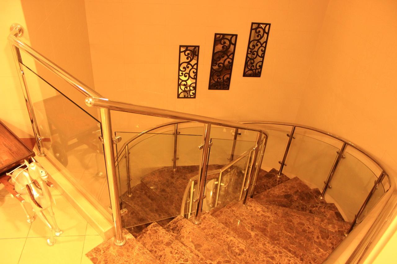 Montreal Naif Hotel Dubai Esterno foto