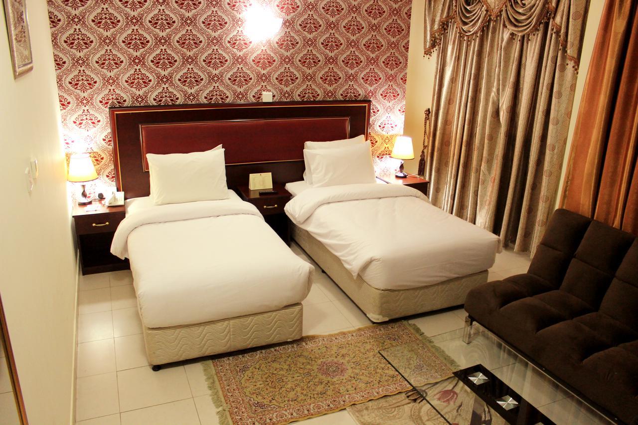 Montreal Naif Hotel Dubai Esterno foto