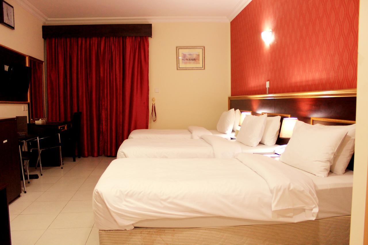 Montreal Naif Hotel Dubai Esterno foto