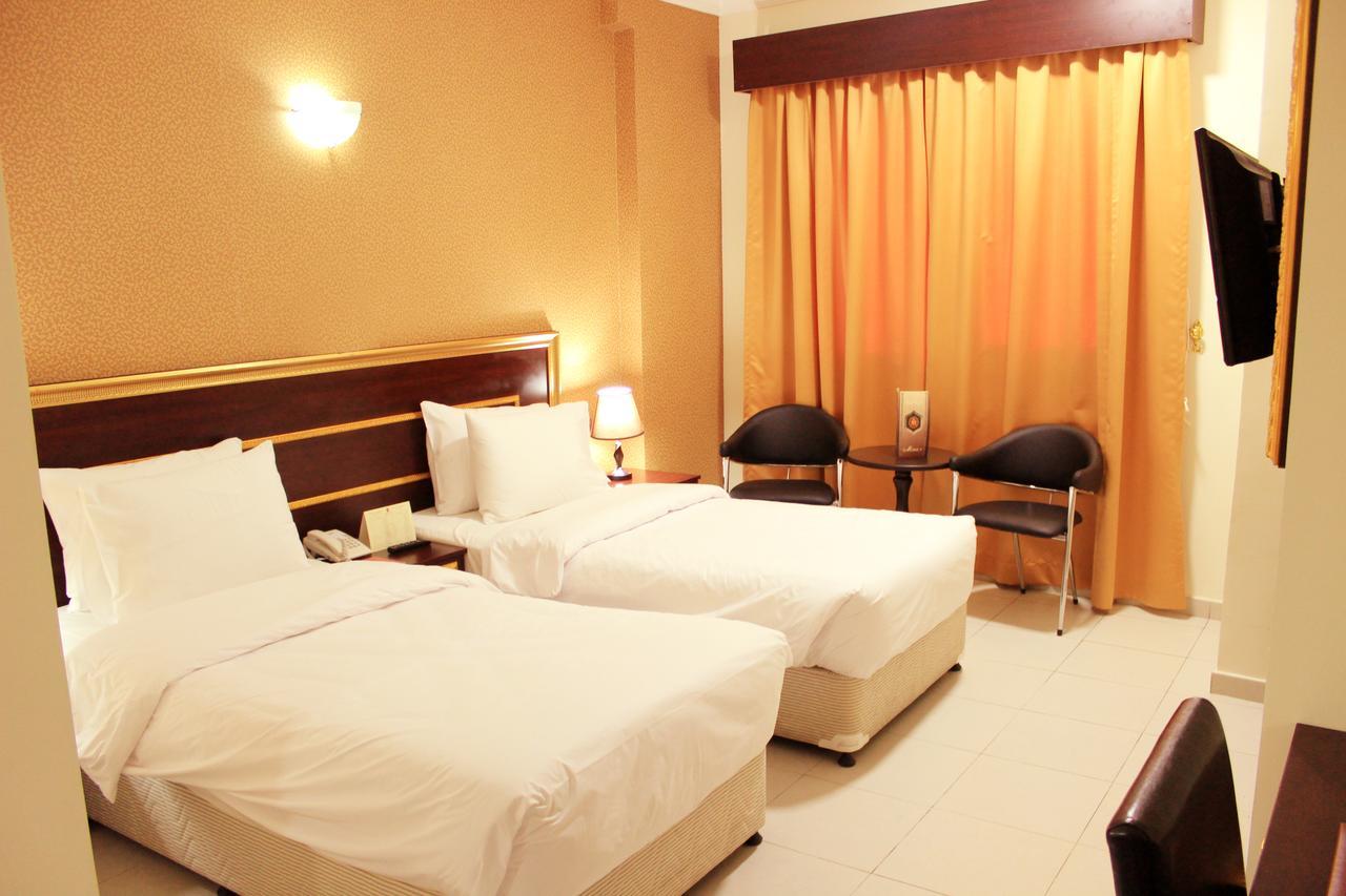 Montreal Naif Hotel Dubai Esterno foto