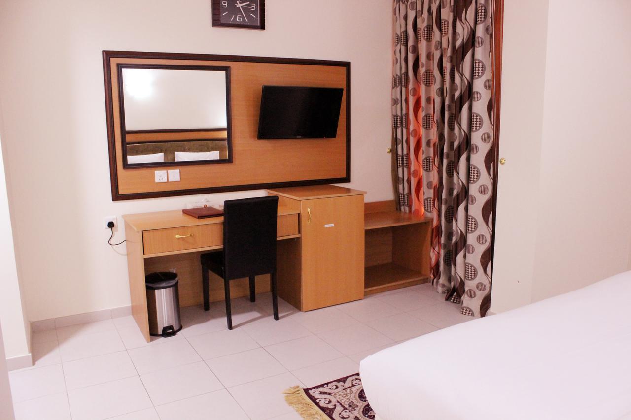 Montreal Naif Hotel Dubai Esterno foto