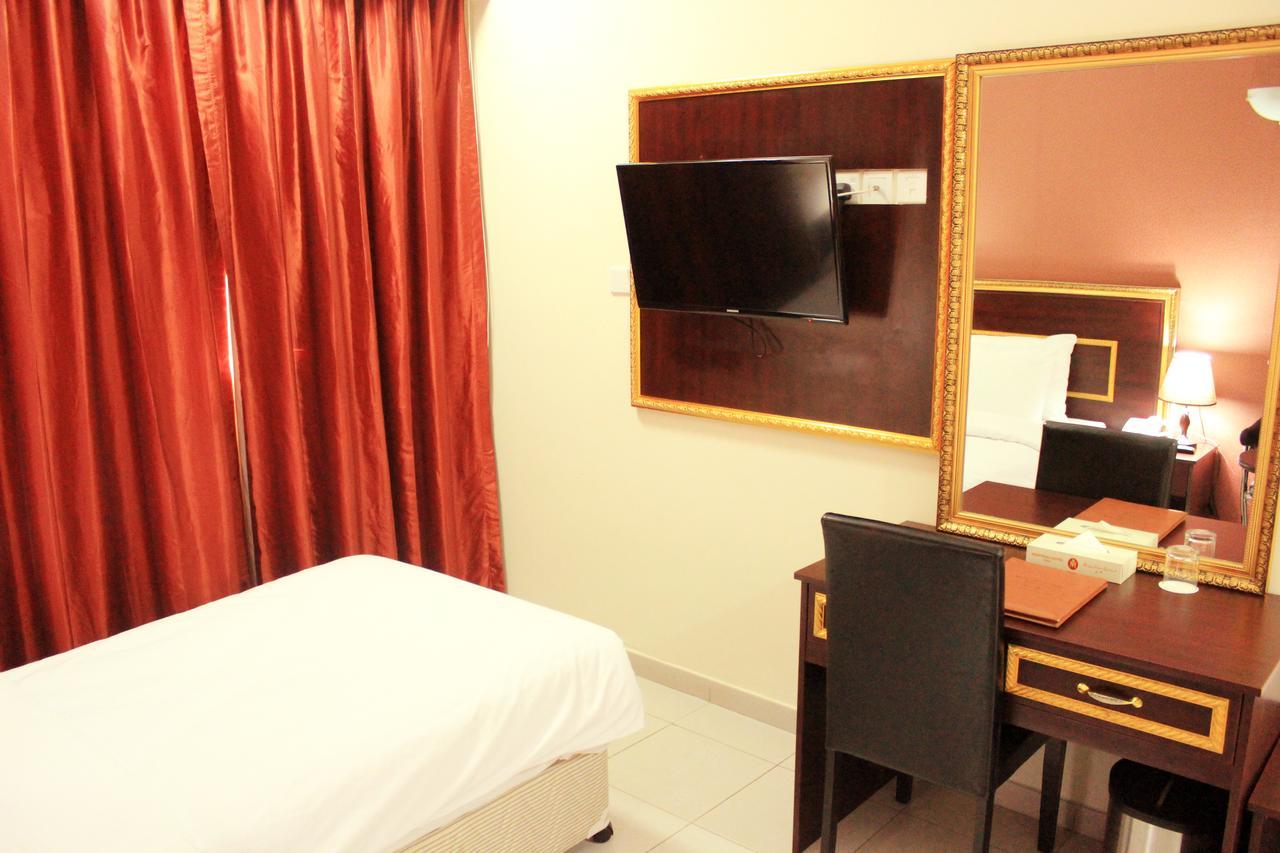 Montreal Naif Hotel Dubai Esterno foto