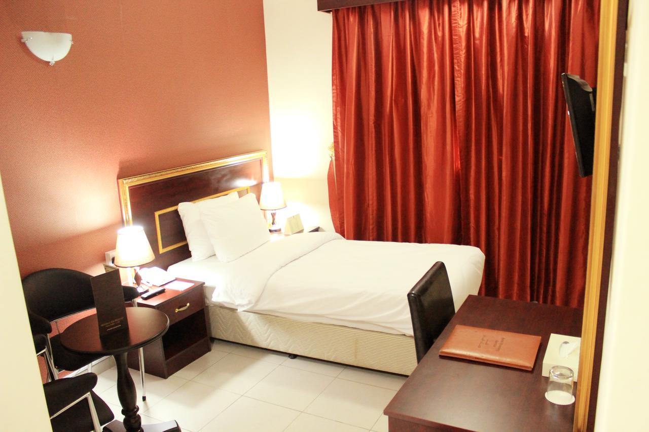 Montreal Naif Hotel Dubai Esterno foto