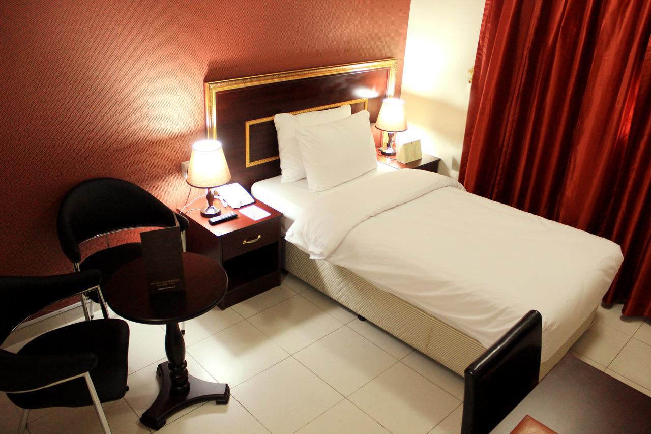Montreal Naif Hotel Dubai Esterno foto
