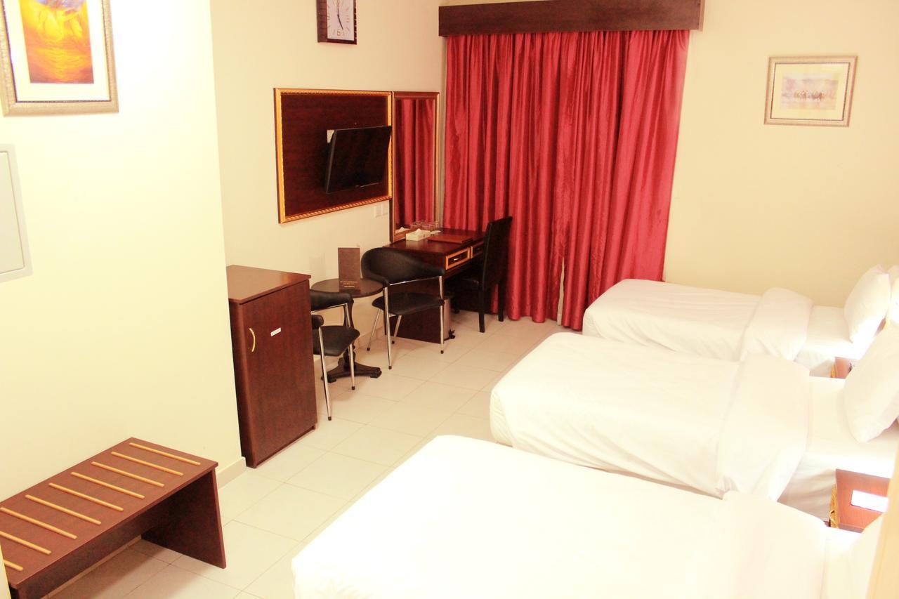 Montreal Naif Hotel Dubai Esterno foto