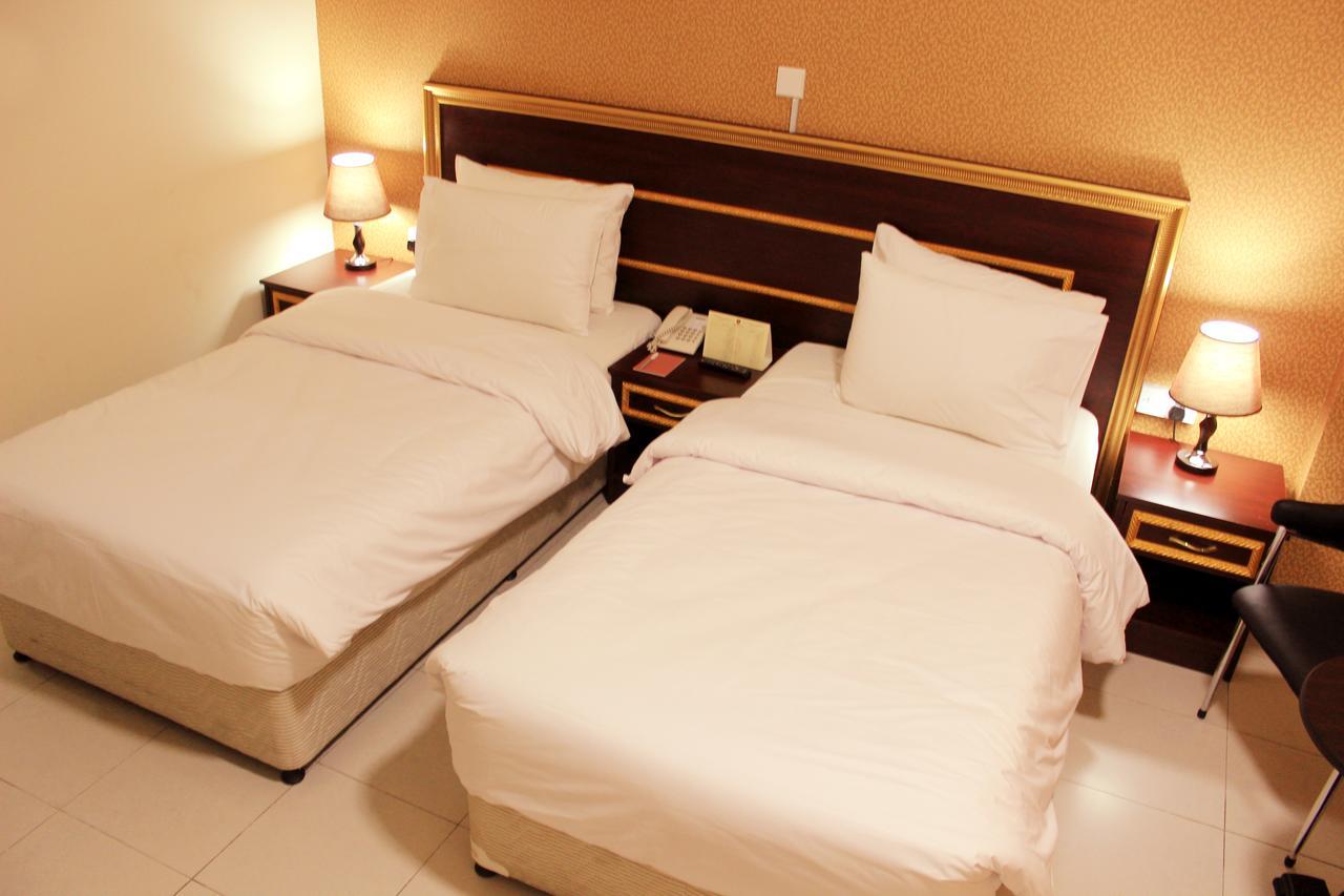 Montreal Naif Hotel Dubai Esterno foto