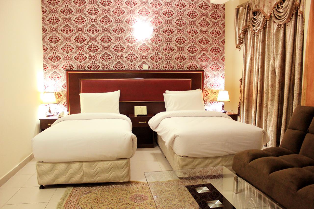 Montreal Naif Hotel Dubai Esterno foto
