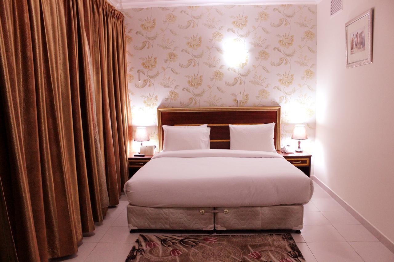 Montreal Naif Hotel Dubai Esterno foto
