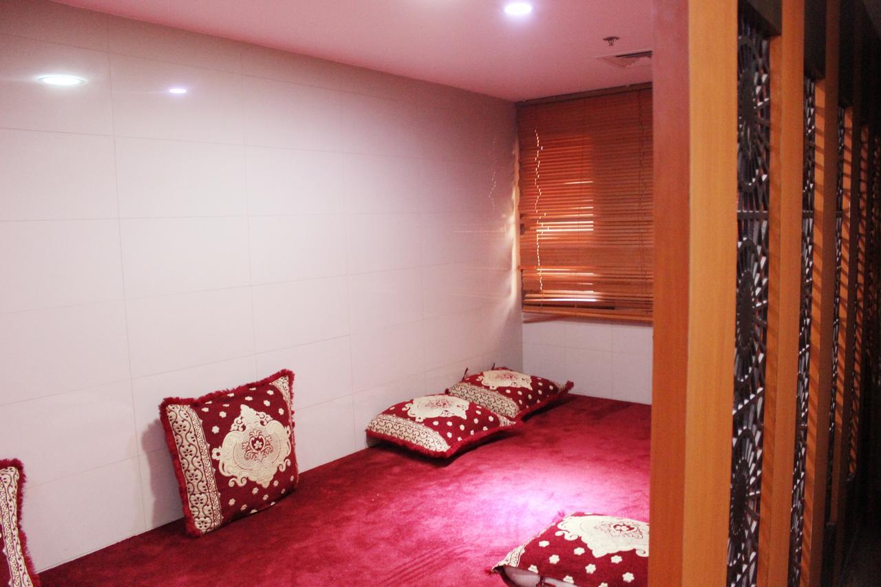 Montreal Naif Hotel Dubai Esterno foto